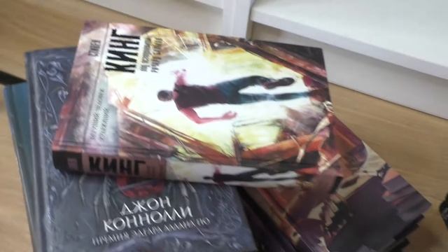 КНИЖНЫЕ ПОЛКИ // реорганизация и тур по книжным полкам ? смотреть онлайн