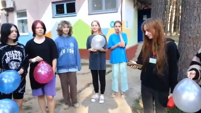 ВОТ ТАК НЕОБЫЧНО И ВЕСЕЛО ДЕТИ ПОЗДРАВЛЯЮТ С ДНЕМ РОЖДЕНИЯ В 1 ОТРЯДЕ ЛАГЕРЯ ИСКРА. ВЕСЕЛЫЕ КАНИКУЛ