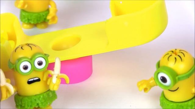 Миньоны и Летающие Хот Доги! Миньоны Мультик. Игрушки для Детей. Игры для Детей смотреть онлайн