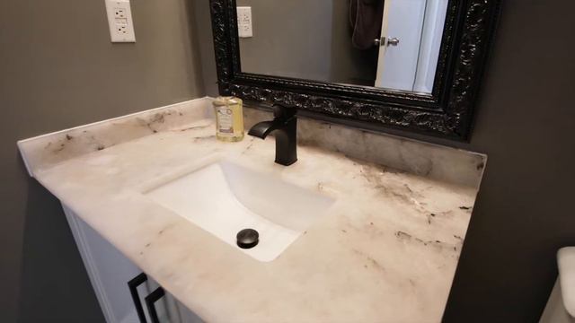 Inside an UBER COOL Live/Work Hard Loft in St Lawrence TORONTO | Sean Miller Property.ca смотреть онлайн