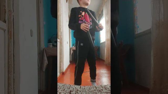 показваю  трюки  с  нунчаками?