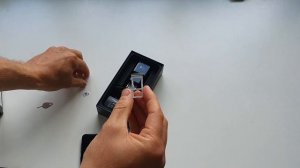 how to insert two sim-cards into Samsung Galaxy S10e