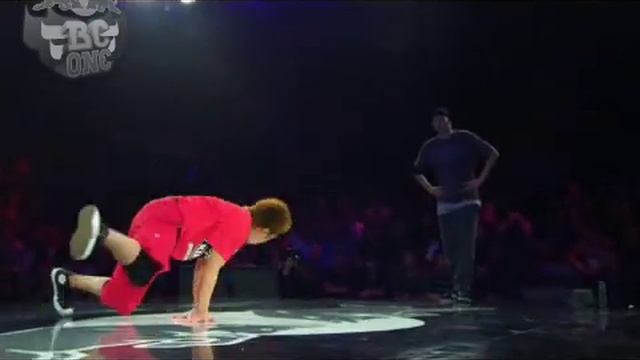 Red Bull BC One 2008 Paris 15 Wing VS Taisuke.avi смотреть онлайн