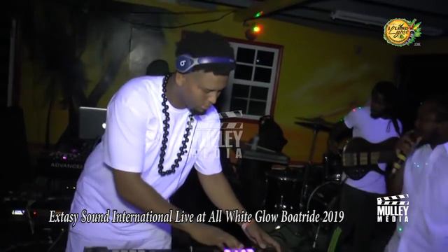 Extasy Sound International  live at I-land Lyme Entertainment All white Glow Boat Ride смотреть онлайн