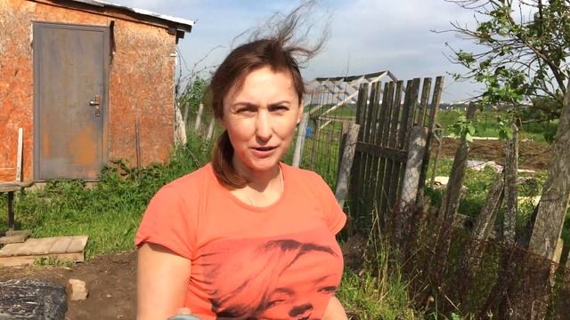 Как сделать ОТВЕРСТИЯ в ПЛЁНКЕ для КЛУБНИКИ | Лайфхаки для огорода