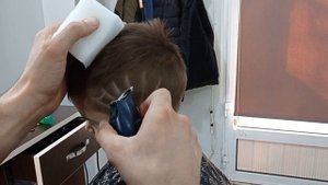 Короткая стрижка для мальчика с рисунком "Паутина"
