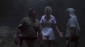 📹 Девушка готова сделать все, чтобы избежать тюрьмы и конвоиры не устояли / краткий пересказ фильма