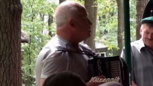 А на плечах у нас зелёные погоны