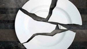 Звук бьющейся посуды. Привет соседям! The sound of breaking dishes.  Hello neighbors!