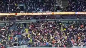 На хоккейном матче во время исполнения гимна России