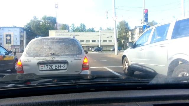 Выезд на перекрёсток на ярко-красный смотреть онлайн