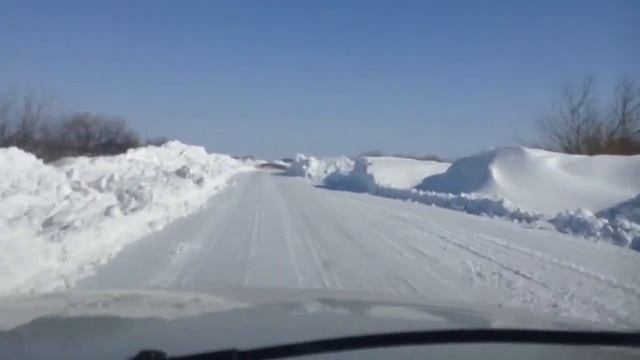 Сугробы дороги Кенжегалы - Полтавка Казахстан смотреть онлайн