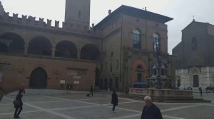 ЦЕНТРАЛЬНАЯ ПЛОЩАДО БОЛОНЬИ, ЭМИЛИЯ-РОМАНЬЯ, ИТАЛИЯ / BOLOGNA CENTRAL SQUARE, EMILIA-ROMAGNA, ITALY