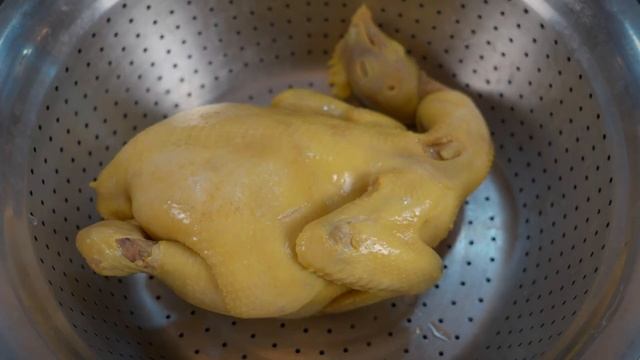 手撕鸡的4种做法，和调料汁的配方，做出来的鸡肉，鲜香嫩滑入味，比饭店的还好吃，凉拌鸡肉和凉拌汁做法#凉菜 #凉拌菜 #红油手撕鸡#口水鸡#盐焗鸡#柠檬手撕鸡#麻酱手撕鸡#凉拌鸡肉#白切鸡#卤鸡#下饭