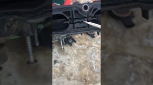 сломался пластиковый держатель заслонки впускного коллектора тигуан