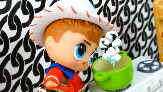 Мир LoL , новая серия мультика — Маленькие куклы готовят суп для мамы — Видео для детей с куклами смотреть онлайн
