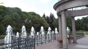 Босоногий ангел в Любашинском парке. Санкт Петербург.