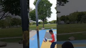 1v1  basket ball game in cort