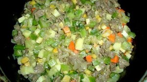 Лагман с солеными огурцами