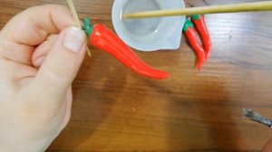 Как покрыть изделие эпоксидной смолой. Как залачить украшение из полимерной глины