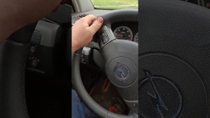 дергается руль