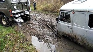 Бездорожники 4X4. Четыре УАЗика и одна НИВА. УАЗ на военных мостах всех тащит.
