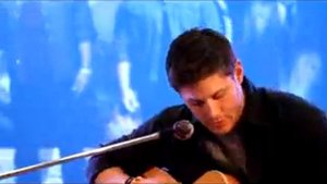 Дженсен Эклс поёт))))