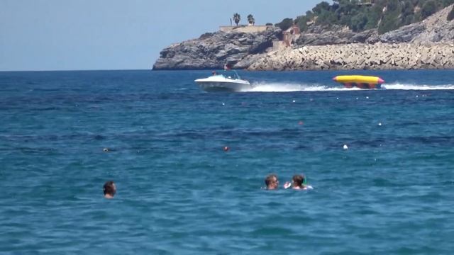Пляж Клеопатры в Алании Водный аттракцион бэтмен Kleopatra beach Alanya Attraction Batman ziminvide