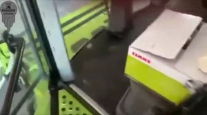 Обзор зерноуборочного комбайна CLAAS LEXION 760 в представительстве Claas во Франции.