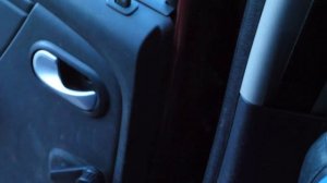 Скрипит задняя дверь на рено сандеро степвей