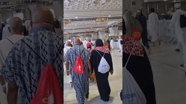 Пробный обход вокруг Каабы по первому этажу смотреть онлайн