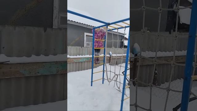 Зимние игры детей на улице видео. Зимние игры детей. Зимние забавы. смотреть онлайн