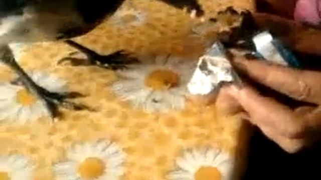 Ворона кушает сырок. смотреть онлайн