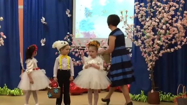 Сценка на праздник 8 марта, средняя группа муз. руководитель О. Губанова смотреть онлайн