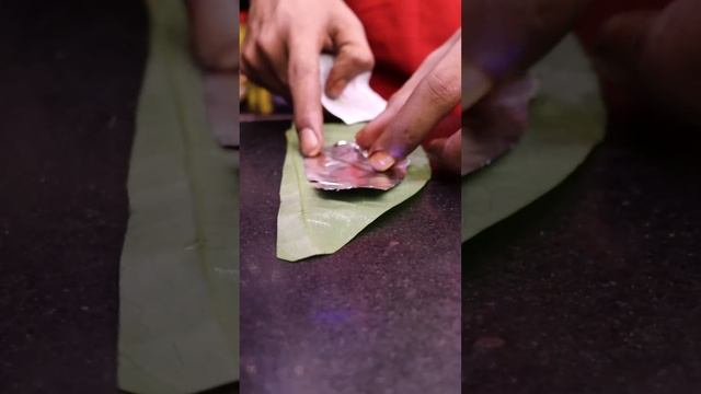 Let's Eat a Flaming Leaf (FIRE PAAN) | Lahore, Pakistan food