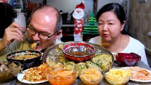 Мукбанг Голубцы из пекинской капусты / Запоздавшие вопросы и приветы / Mukbang Cabbage rolls
