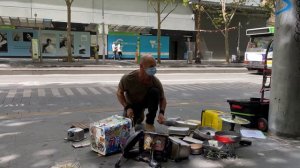 Melbourne CBD - Street Musician.  Уличный музыкант.