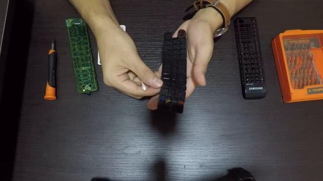 Desarmar y Reparar Control Remoto Samsung Smart TV mu6103 mu6100 mu6290 nu7100 nu7090 nu8000 qled смотреть онлайн