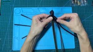 Кожаный браслет ручной работы.