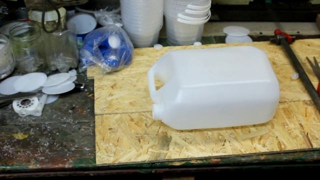 Верхняя кормушка для пчел от Гололобова. Top feeder for the bees.. смотреть онлайн