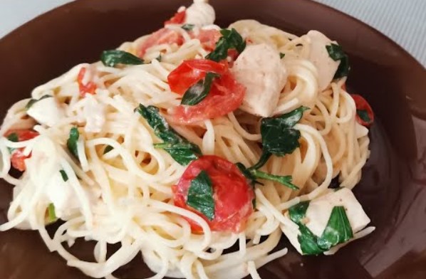 НЕВОЗМОЖНО ОТКАЗАТЬСЯ! Сливочная ПАСТА с курицей, помидорами черри и петрушкой! Рецепт пасты с филе.