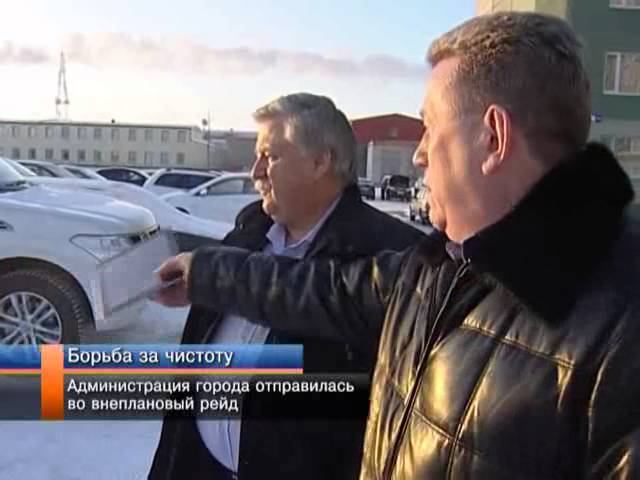 Как коммунальщики убирают мусор по выходным