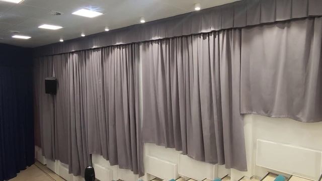 Оснащение световым и проекционным оборудованием школьного актового зала