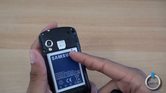 Samsung Stratosphere Unboxing, Hands-On & First Impressions - BWOne.com
