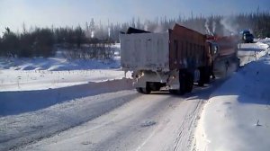 Пробка на зимнике Усть-Кут-Мирный