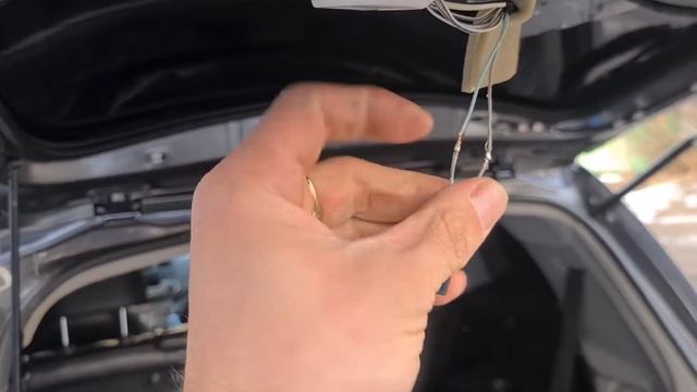 Toyota Highlander 2012 год ( 2поколение) Багажник с кнопки открывается, но НЕ закрывается с кнопки. смотреть онлайн