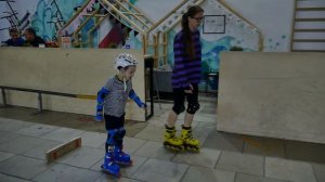 Учим кататься на роликовых коньках. Приходи на обучение в скейт парк Bunny Hop #роликовыеконьки