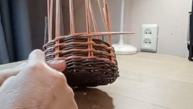Узор сочетание прямой веревочки и ситца. Плетение из газет.