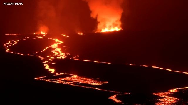 Mauna Loa Eruption Lava Crosses Old Kona Highway (Nov. 30, 2022) смотреть онлайн