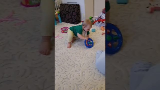 Карапузы, двойня, мальчик и девочка смотреть онлайн